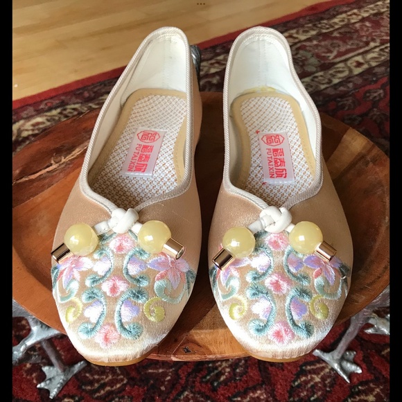 FU TAI XIN Champagne Pastels Floral Silken Embroidered Slip-Ons Chinese 240 US 7 - Picture 5 of 16